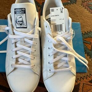 Adidas Stan Smith Originals in White and Navy